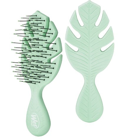 WET BRUSH GO GREEN MINI DETANGLER - GREEN